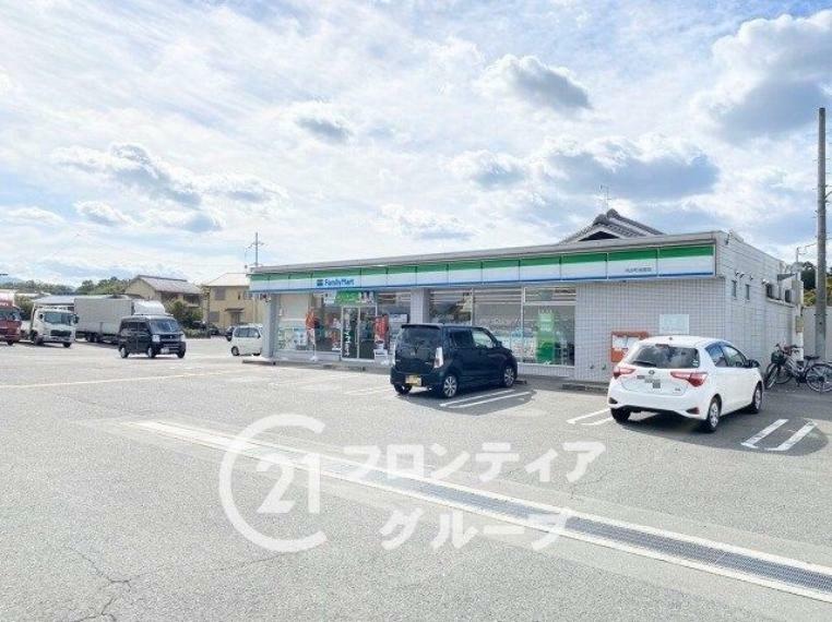 コンビニ コンビニ ファミリーマート　河合町池部店