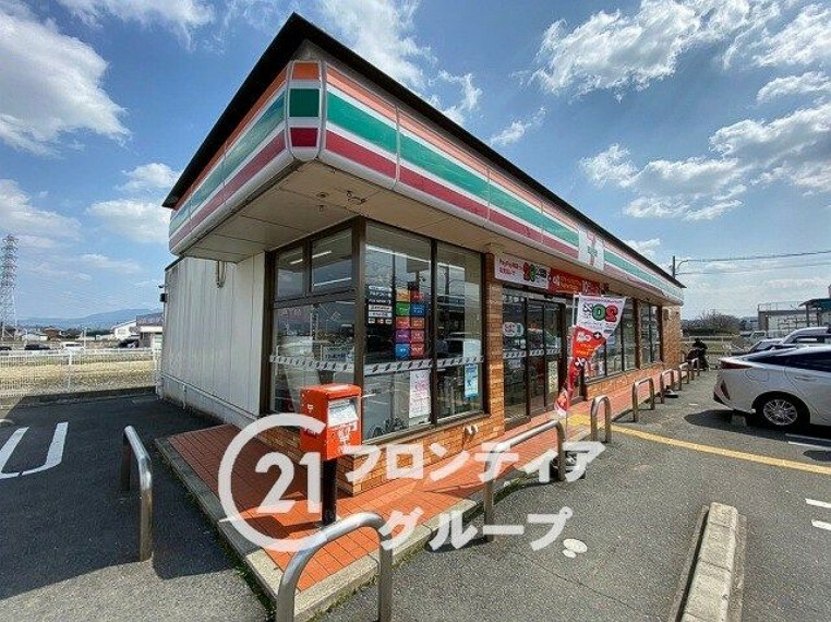 コンビニ コンビニ セブンイレブン　葛城南花内店