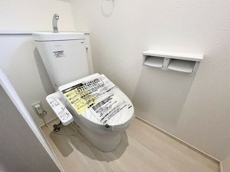 トイレ トイレは1階と2階の2カ所に設置！階段を上り下りせずに使用できるので、高齢の方にも安心です！