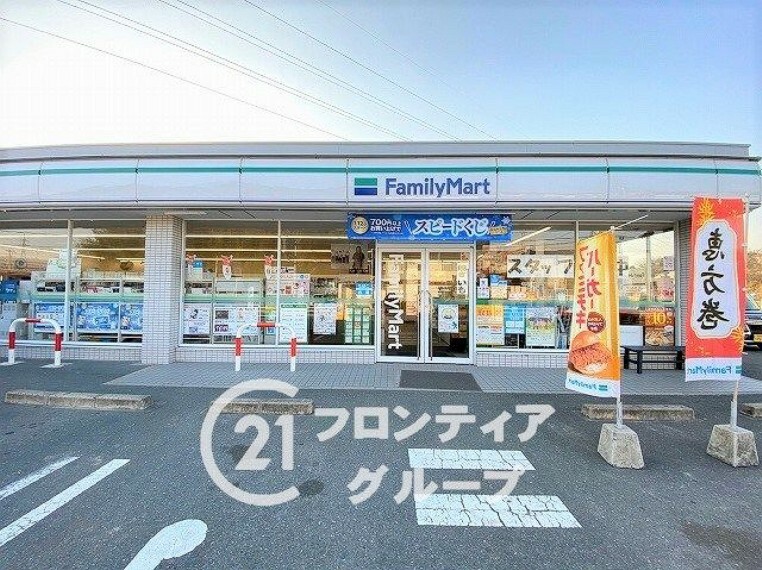 コンビニ コンビニ ファミリーマート　奈良藤ノ木台店