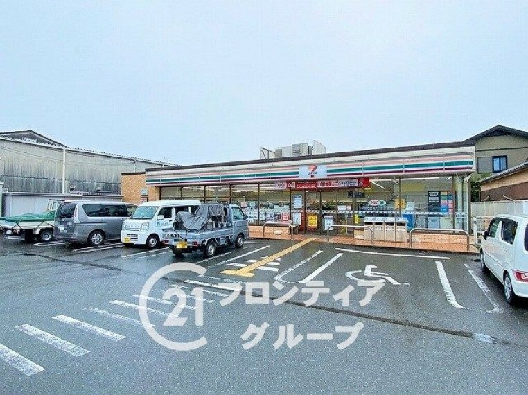 コンビニ コンビニ セブンイレブン　田原本鍵店