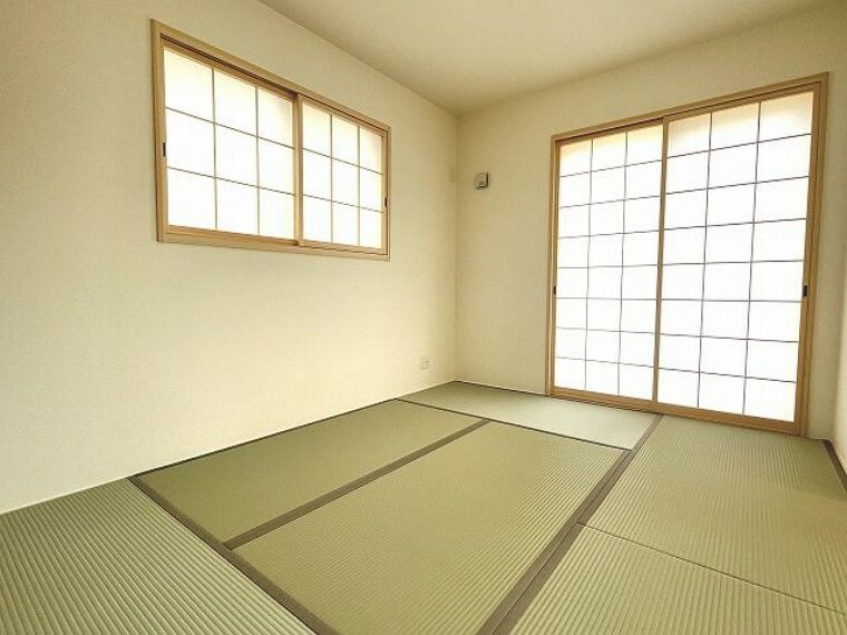 新しい畳の香りのするタタミスペースは、使い方色々。客室やお布団で寝るときにぴったりの空間ですね。