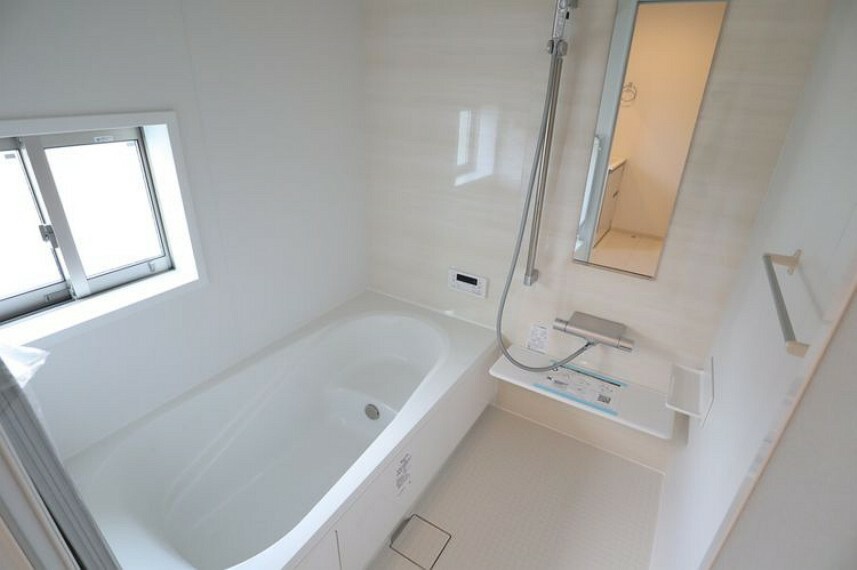 浴室 浴室は小窓付き 換気もしっかりできます！