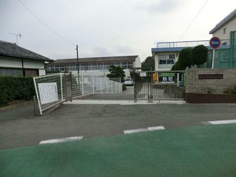 小学校 【小学校】横浜市立本宿小学校まで646m
