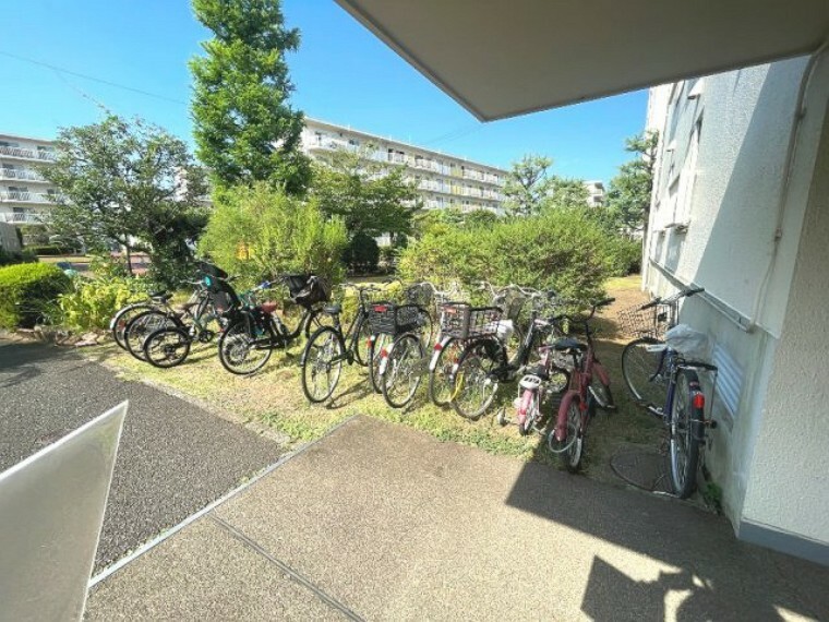 駐輪場 自転車やバイクなど、ゆとりのある敷地で置き場所に困ることはないでしょう。