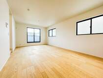 インテリアショップで見掛けた「あの家具」も置ける、ゆったりとした空間。時に広さが上質な寛ぎの時間になる事も。