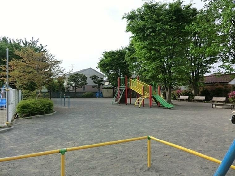 公園 宮沢町公園 お散歩の途中でちょっと一休みできる公園。
