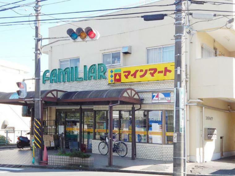 スーパー スーパーファミリア 地元に根付いたスーパー。時々糠漬けなども売っていて、近所の農家さんが作った野菜なども置いてあります。