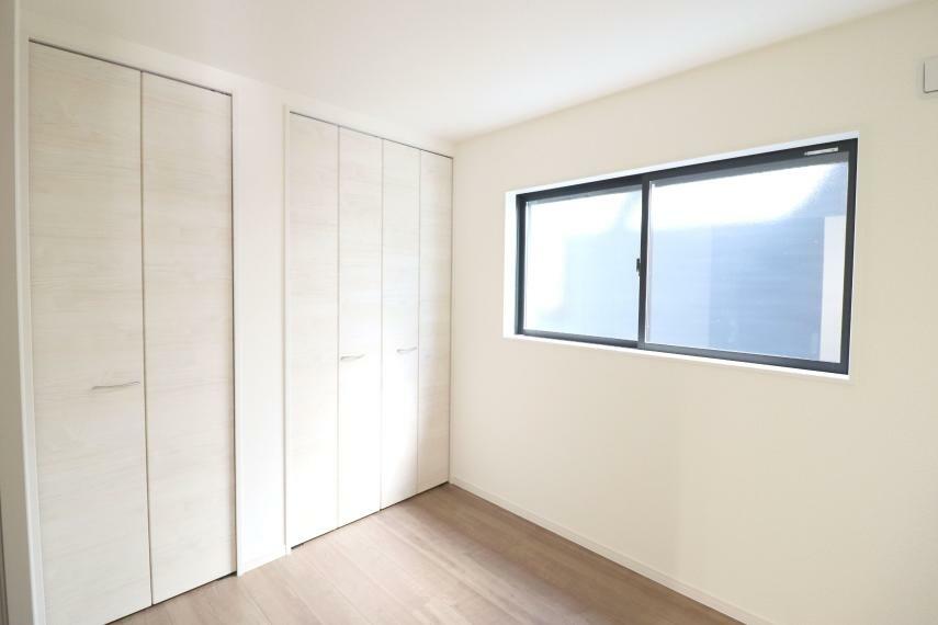 洋室 1階納戸は窓・クローゼットもあり洋室として使用できます！