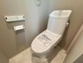 トイレ 白を基調とし清潔感をデザインしたトイレ空間です。使い心地もしっかり追求した先進のトイレを搭載しております。