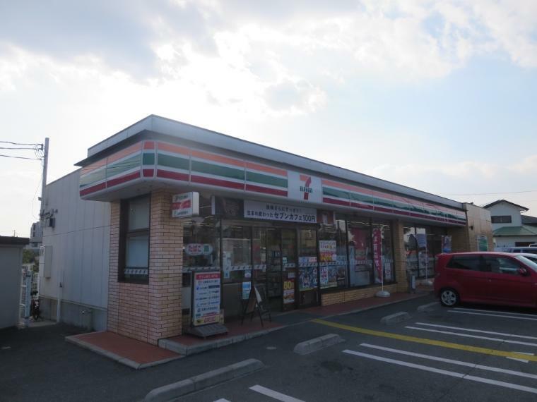 コンビニ 【コンビニエンスストア】セブンイレブン　潤和店まで963m