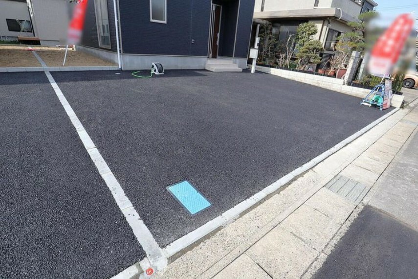 駐車場 お車3台並列駐車可 　駐車スペースが広くお車やバイクを停めることができます