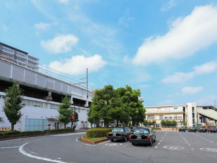 JR南浦和駅（JR京浜東北線と武蔵野線の2路線が利用できます。南浦和駅は、京浜東北線の始発もあるため、早朝の通勤ラッシュ時でも並んで1本待つことで座ることが可能です。）