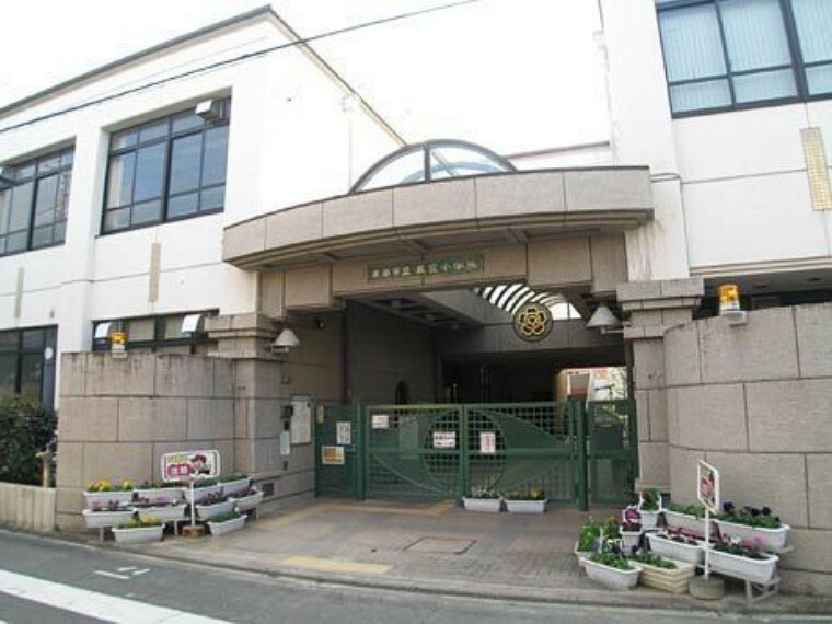 京都市立衣笠小学校（約720m）