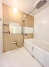 浴室 ■日々の疲れを癒すユニットバスは木目調の安らぎ空間です