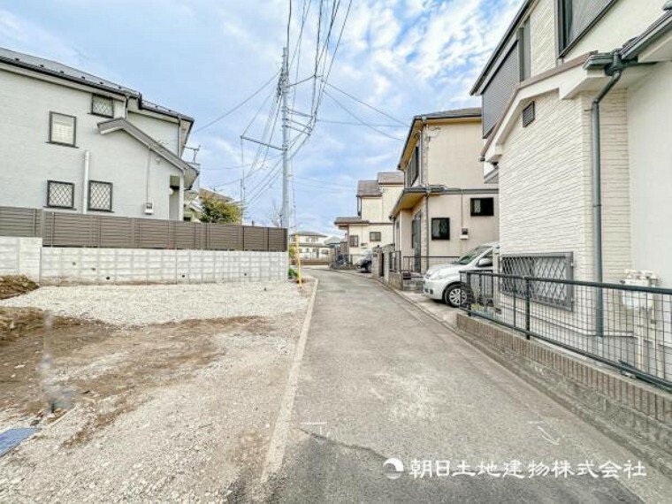 現況写真 【前面道路】この場所でよかったと心から言える立地と環境がここにあります！日々過ごす中で感じる喜びはプライスレス！今～未来どのタイミング、どの世代でも快適に過ごすことができる場所は何事にも代えがたい贅沢です!!