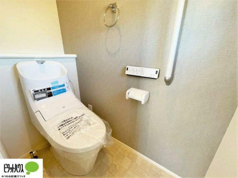 同仕様写真（内観） 施工例写真:トイレが2か所で、家族どうしトイレのタイミングが重なった時や来客の際にも安心です。