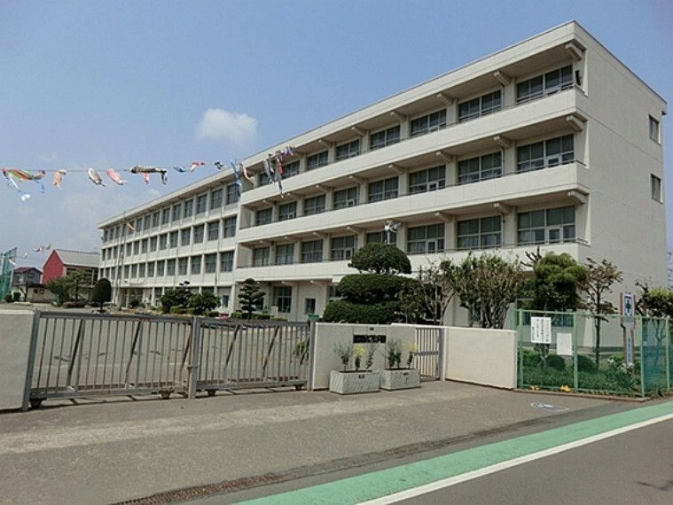 小学校 綾瀬市立落合小学校　距離約550m