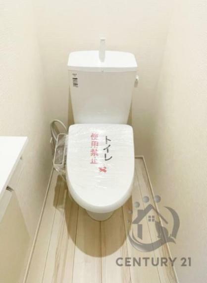 トイレ トイレは温水便座　ウォシュレット機能付き