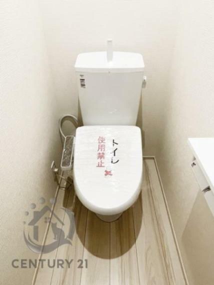 トイレ トイレは温水便座　ウォシュレット機能付き