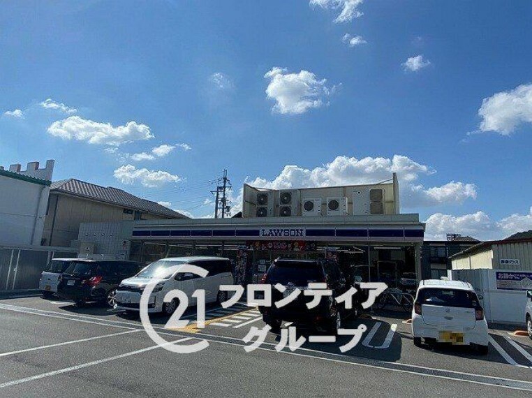 コンビニ ローソン橿原御坊町店 徒歩12分。