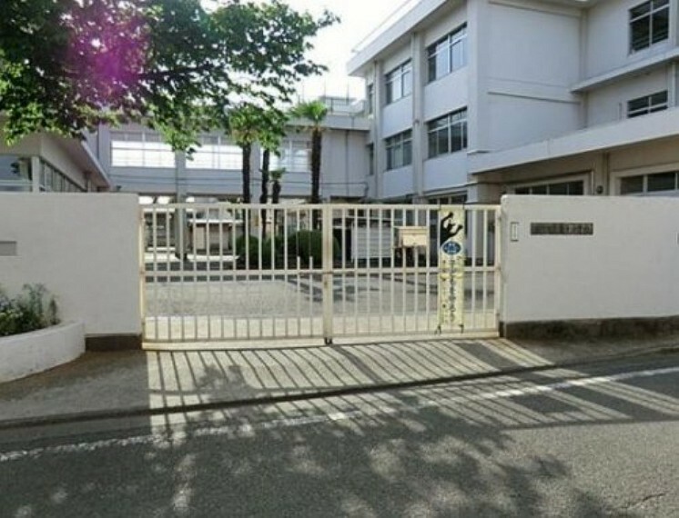 小学校 【小学校】立川市立第十小学校まで573m