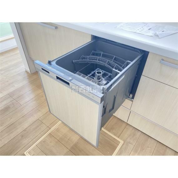 システムキッチンは家族の仕事を助ける食器洗浄機付
