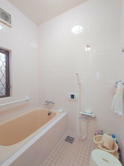 浴室 ■いつでも温かいお風呂でくつろげる追い焚き機能付きバス