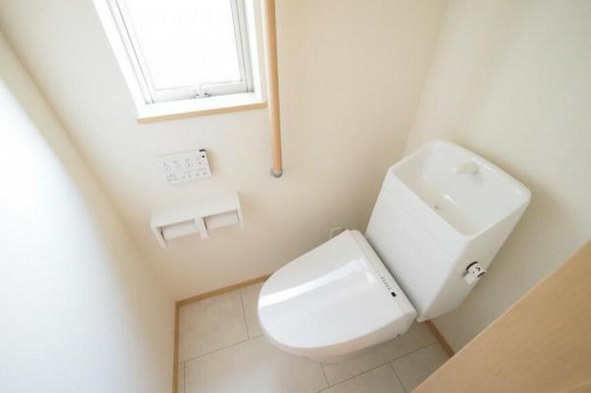 トイレ ■トイレ■　ウォシュレット付き温水洗浄便座（1階）