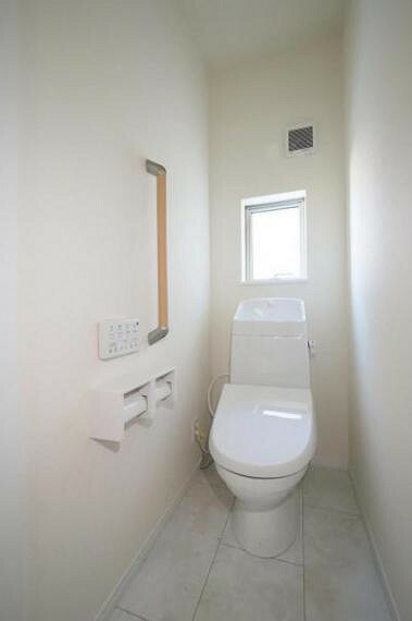 トイレ ■トイレ■　ウォシュレット付き温水洗浄便座（1階）