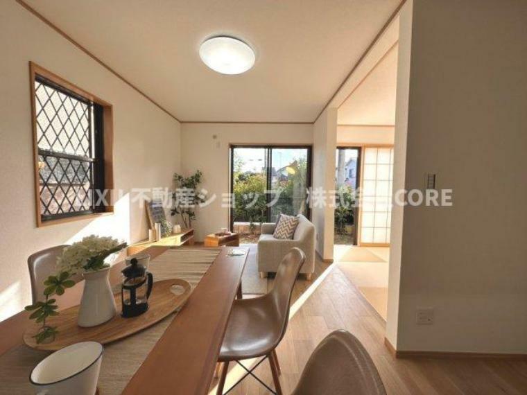 家具の配置がしやすい広さを確保しつつ、窓が多い設計は色々な角度から光が取り込める間取りです。
