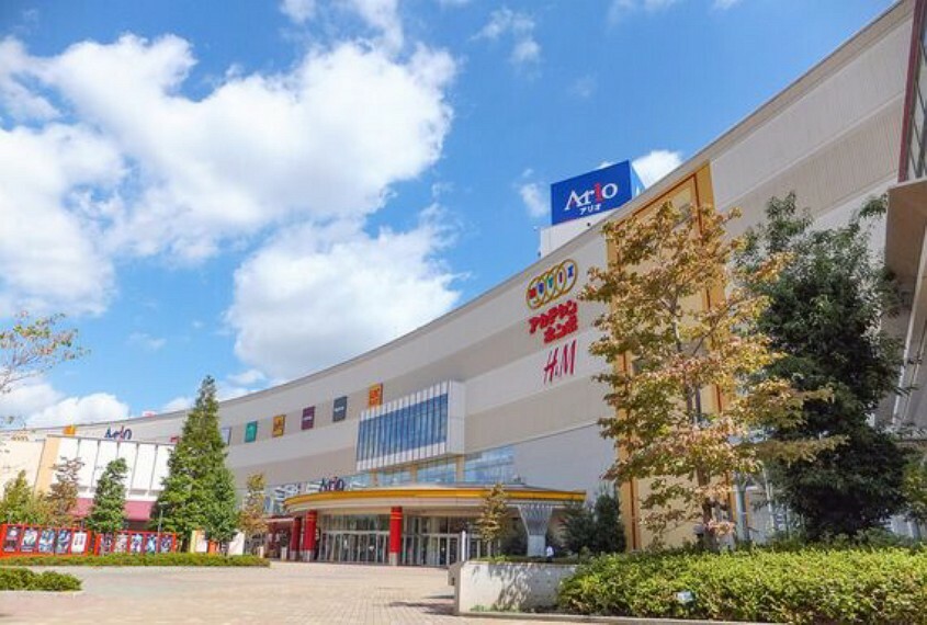 ショッピングセンター 【アリオ亀有】飲食店、衣料品店、雑貨店、スーパー、映画館などが揃う複合ショッピングセンター。レストランは23時まで営業しています。
