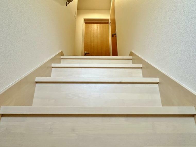 『手摺り付きの階段』安心してお住まいになれます。お客様の見たいにこたえます。お気軽にお問い合わせください。