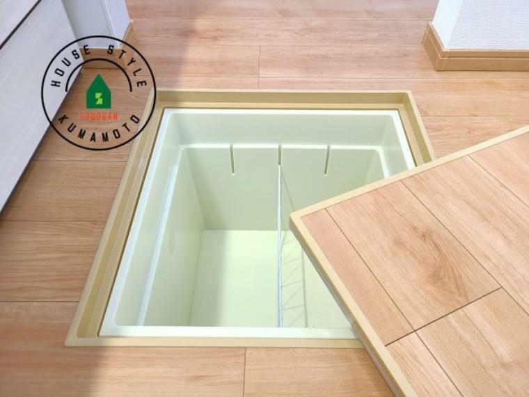 構造・工法・仕様 床下収納　小さな間口で床下スペースを有効に使用できる床下収納です。