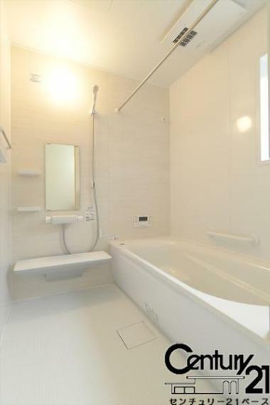 浴室 ■現地撮影写真■ゆったり1坪サイズの浴室！足を伸ばしての入浴は疲れも癒してくれます！
