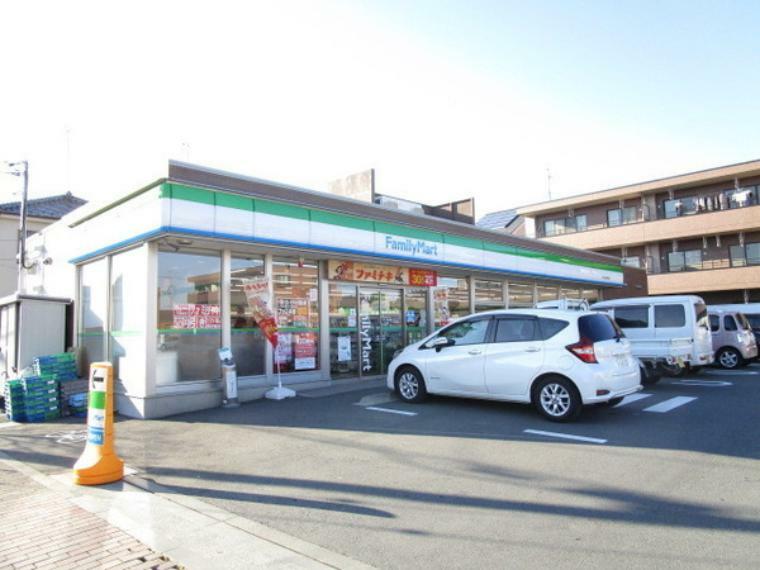 コンビニ ファミリーマートあきる野秋留店