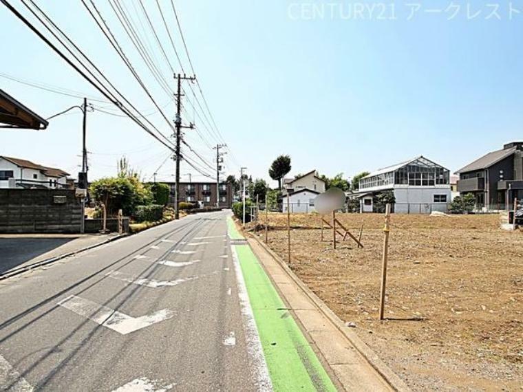 現況写真 広々とした青空と自然を感じられる街並み