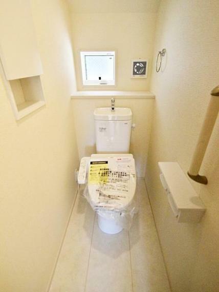 トイレ 2階の温水洗浄便座付きトイレ