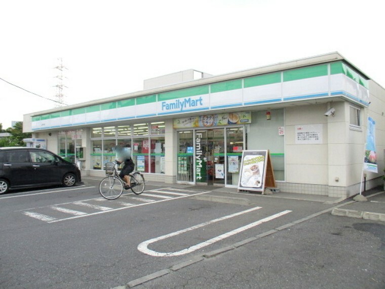 コンビニ ファミリーマート上尾平塚店