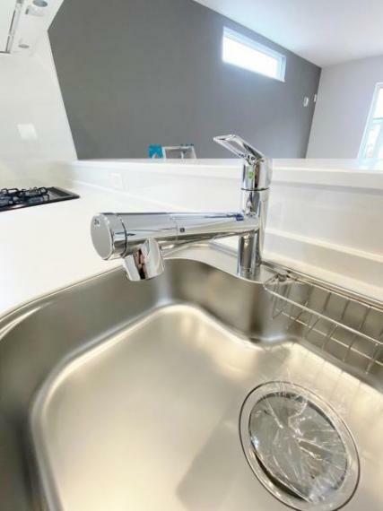 浄水器付き水栓 蛇口をひねるとすぐにきれいなお水が使える蛇口一体型浄水器を設置