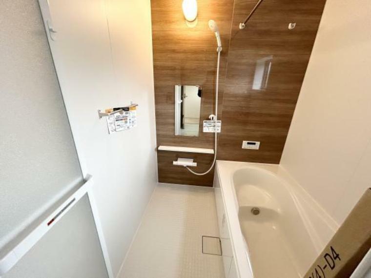 浴室 【浴室】浴室は1帖タイプでくつろぎやすさはそのままに、節水型の浴槽を採用！