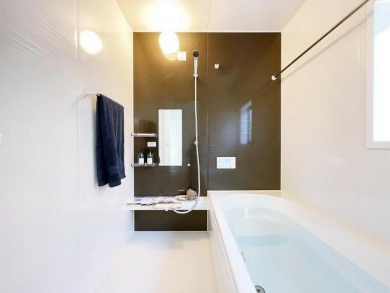 浴室 （浴室）半身浴も出来ちゃうベンチタイプの浴槽！浴室また、暖房暖房乾燥機付きで雨の日の洗濯も安心ですね＾＾