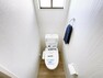 キッチン （トイレ）温水洗浄便座付きのトイレで、毎日快適にお使いいただけます。窓がありますので、空気の入れ替えもスムーズです。