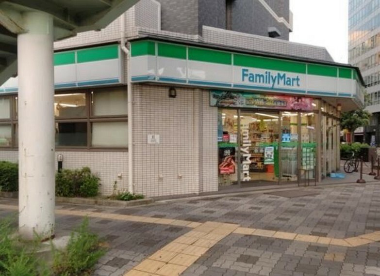 コンビニ ファミリーマート 新大阪駅東口店