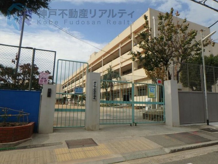 小学校 神戸市立高丸小学校 徒歩9分。