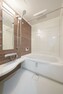 浴室 【ユニットバス】追い焚き機能＆浴室暖房乾燥機付きで快適なバスルームになっています。