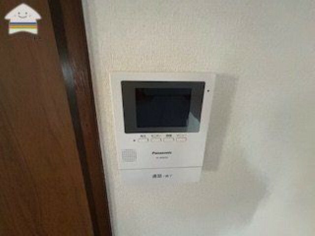 防犯設備 【TVモニター付インターフォン】訪問者の確認ができ、現代では当然の安心設備を備えております