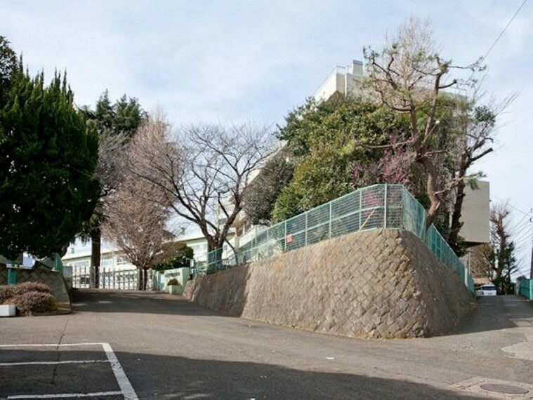 小学校 厚木市立小鮎小学校まで約300m