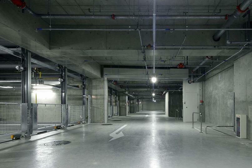駐車場 【地下駐車場】機械式駐車場へは、1階の敷地北側に設けられたシャッターゲートから入場します。