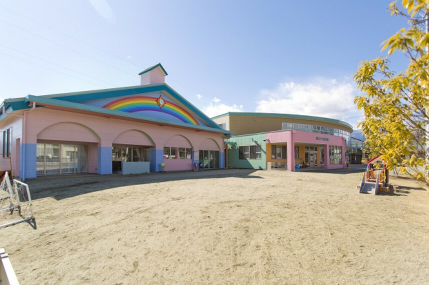 幼稚園・保育園 現地から370m（最長）　松島さくら保育園　2019年設立、定員180名、生後6か月から5歳児まで各クラス30名が定員となっています。